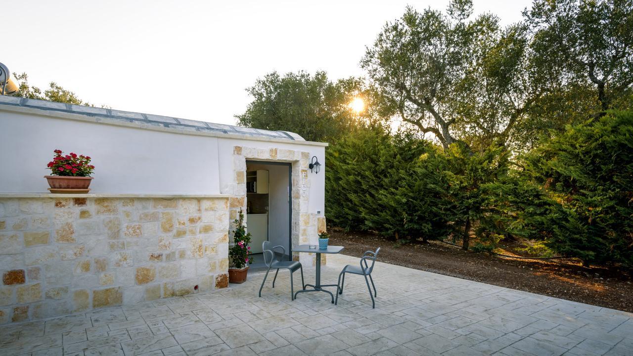 Trullo Degli Augelli Vendégház San Michele Salentino Kültér fotó